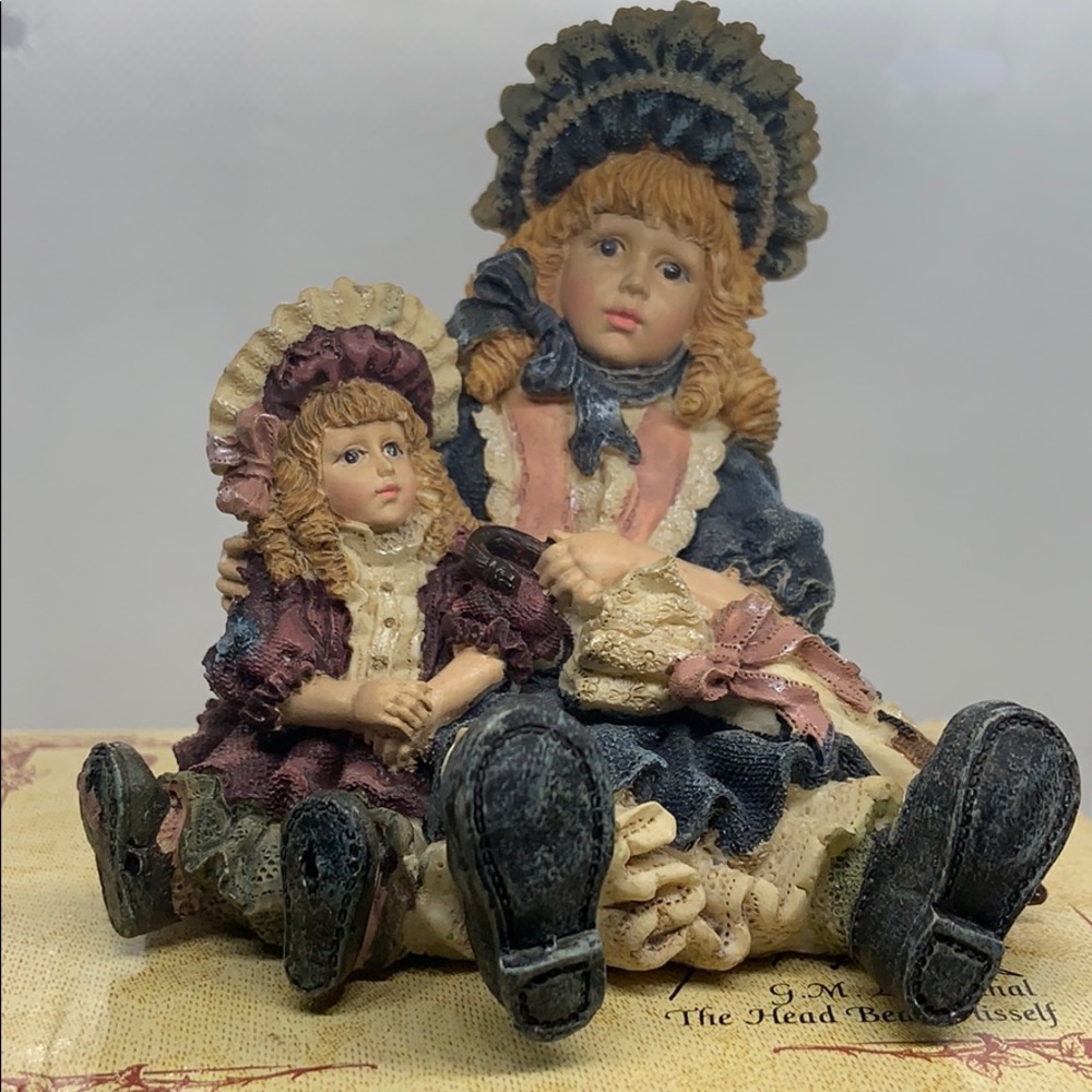 Vintage Yesterdays Child - Victoria & Samantha